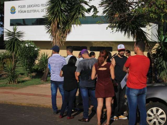 No fim do prazo para regularizar t&iacute;tulo, F&oacute;rum Eleitoral tem fila nesta 2&ordf;