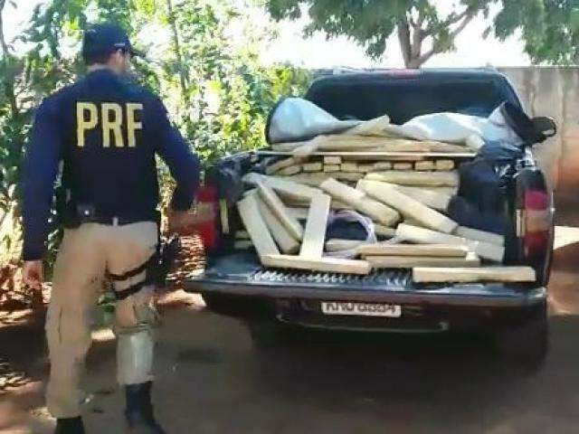 Jovem transportava mais de 700 Kg de maconha em camionete com placas de MG 