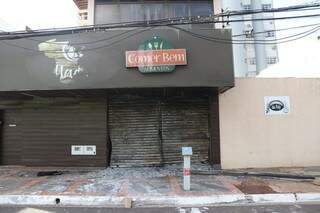 Restaurante que fica na Rua 7 de setembro teve inúmeros prejuízos com o incêndio. (Paulo Francis)