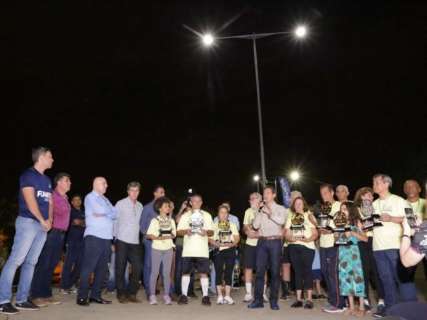 Uma semana após furtos de cabos, iluminação é inaugurada na Orla  