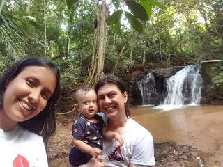 Cachoeira no interior do Estado, mais uma aventura em família para a conta. (Foto: Acervo Pessoal)