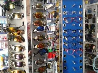 Óculos vendidos pela loja do Centro de Campo Grande (Foto: Procon/Divulgação)
