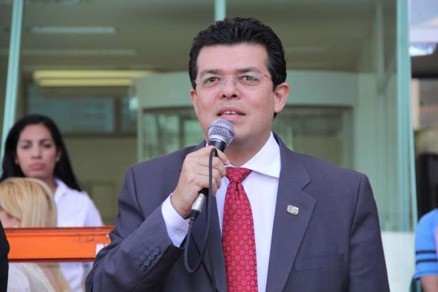 Prefeito participa de lan&ccedil;amento de equipamentos no UPA Universit&aacute;rio