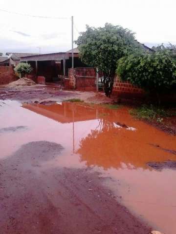 Moradores do Jardim Ant&aacute;res reclamam de ruas tomadas pelo barro