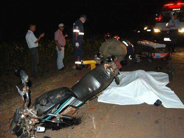 Jovem morre em acidente entre carro e moto em rodovia de MS