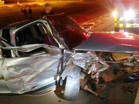 Embriagado, motorista tenta fugir de pol&iacute;cia e bate de frente em carreta