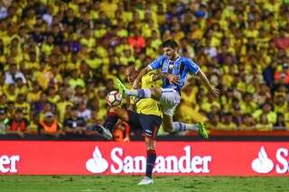 O volante Kannemann parou o atacante Ariel na partida em Guayaquil e hoje o duelo será com o goleador Jonathan Álves que volta após cumprir suspensão (Foto: Lucas Uebel/Grêmio/Divulgação)