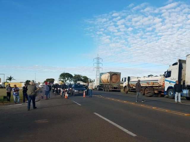 Bloqueio no anel vi&aacute;rio de Campo Grande j&aacute; passa de 24 horas