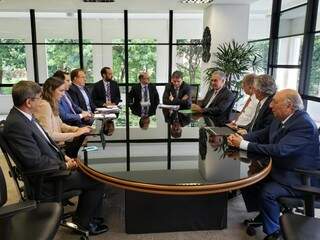 Reunião dos governadores de MS, GO, MT, secretário de MG e presidente do TCU (Foto: Clodoaldo Silva/Assessoria)