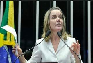 Senadora Gleisi Hoffmann e o marido, ex-ministro Paulo Bernardo, são acusados de terem recebido dinheiro desviado da Petrobras (Foto: Agência Senado)