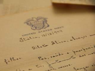 “Dileta Alice... Do seu Iron”, assim começavam e terminavam as cartas de amor entre Alice e Iron. (Foto: Marcos Ermínio)