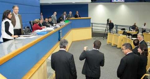 Projeto que suspende taxa de ilumina&ccedil;&atilde;o &eacute; aprovado na C&acirc;mara