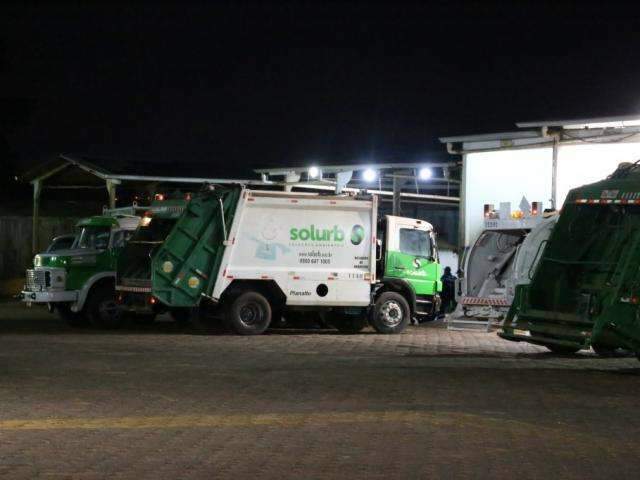 Coleta atrasa, mas equipes v&atilde;o para a rua ap&oacute;s receber vale-alimenta&ccedil;&atilde;o