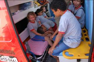 Crianças foram socorridas, receberam soro e medicamentos (Foto: Simão Nogueira)