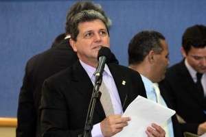 Comiss&atilde;o de Educa&ccedil;&atilde;o pede que reajuste do piso nacional seja cumprido