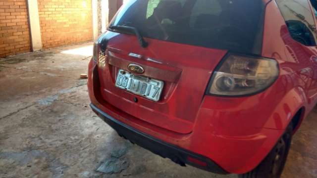 &ldquo;Jogaram &oacute;leo diesel e atearam fogo&rdquo;, diz mulher que teve carro incendiado 