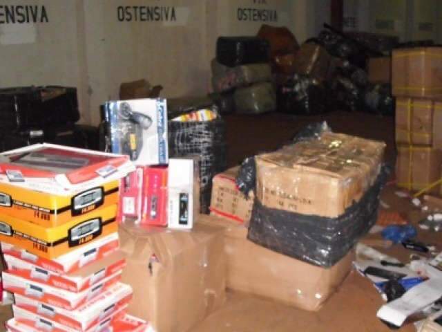  DOF aprende caminh&atilde;o carregado com produtos contrabandeados do Paraguai