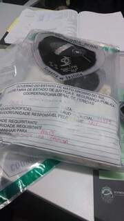 A polícia encontrou roupas de Mara sujas de sangue, identificando ser de Natalino (Foto: Divulgação)