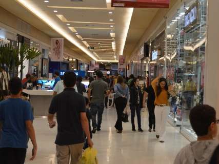 No feriado da República, shoppings e supermercados abrem normalmente 