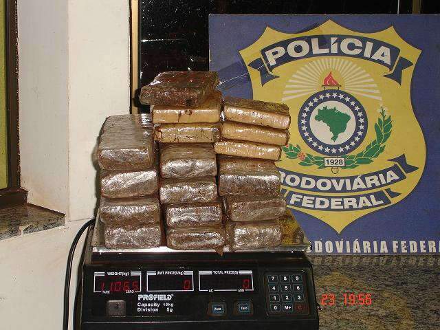  PRF apreende 11 kg de maconha em &ocirc;nibus que seguia para interior de SP