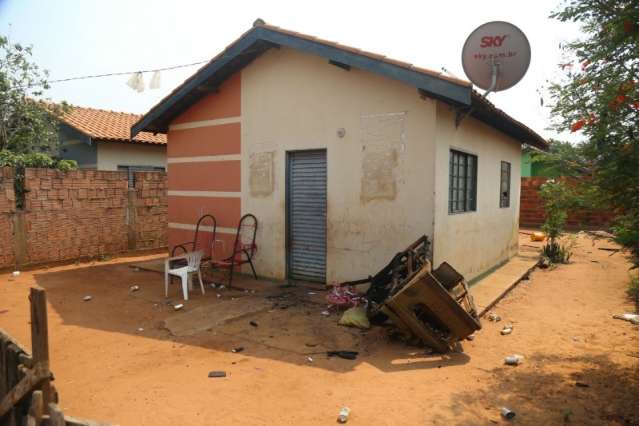 Homem que ateou fogo em casa com tr&ecirc;s crian&ccedil;as dentro continua preso 