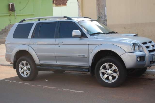Pajero do Governo &eacute; achada abandonada em terreno no Noroeste 