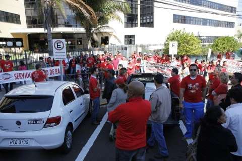 Em dia de protesto, servidores dizem que 90% das comarcas estão paradas
