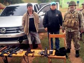 Felipe Rodriguez (à esquerda) no dia que foi preso pela Senad, em agosto do ano passado (Foto: ABC Color)