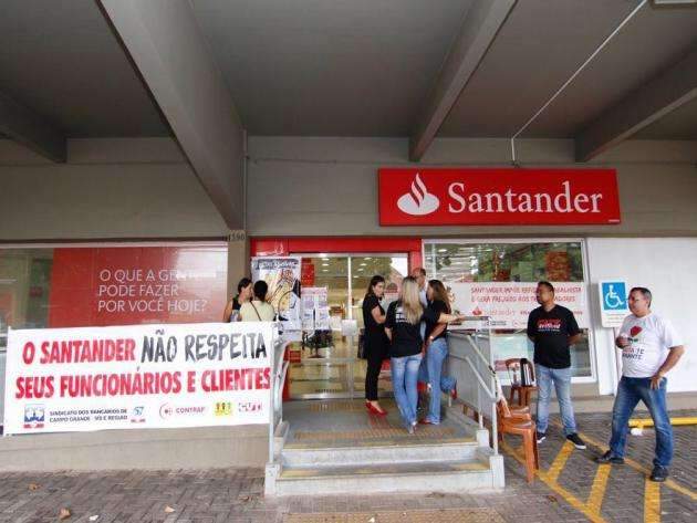 Banc&aacute;rios aderem a protesto nacional e &quot;fecham&quot; 3 ag&ecirc;ncias do Santander