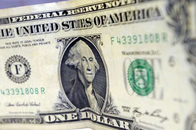 D&oacute;lar inicia semana em alta de 1%, cotado a R$ 4,08
