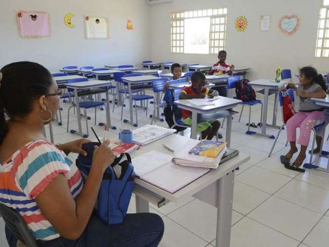 Piso salarial para o magist&eacute;rio &eacute; reajustado em 4,17%