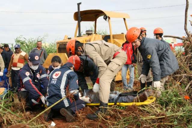 Maquin&aacute;rio passa por cima de morador de rua ao limpar terreno