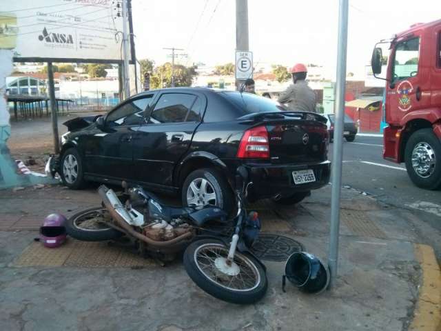 Leitor flagra acidente entre carro e moto no centro da Capital