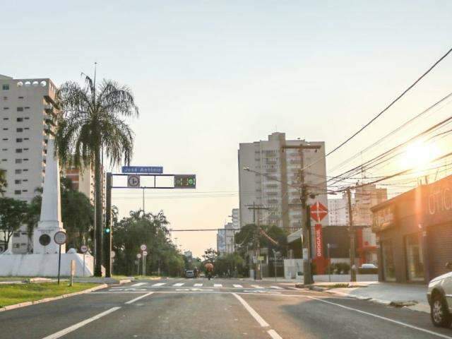 Com m&aacute;xima de 40&deg;C, domingo ser&aacute; de sol e pancadas de chuva