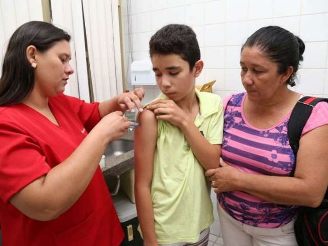 Vacina contra o HPV est&aacute; dispon&iacute;vel para meninos, mas procura &eacute; baixa 