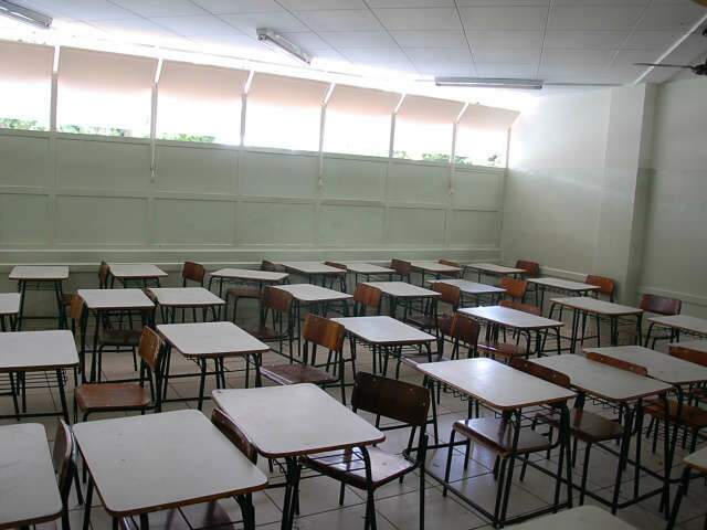  Passeata re&uacute;ne cerca de 12 mil professores, segundo Fetems
