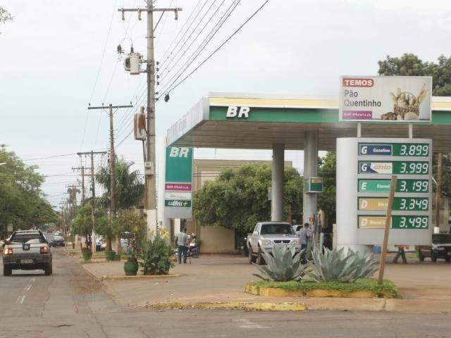 Gasolina sobe 3,05% e pre&ccedil;o mais alto se aproxima de R$ 4, mostra Procon