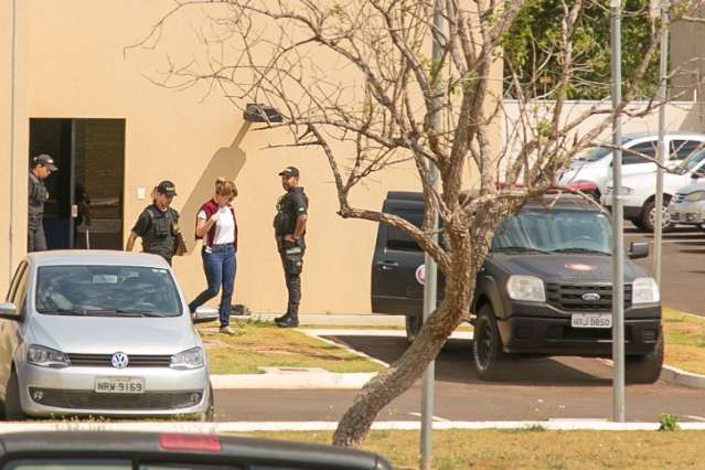 Defesa aponta que ex-primeira-dama est&aacute; abalada e abatida com pris&atilde;o 