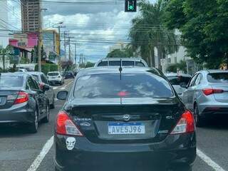 Emplacado em outro Estado, veículo com placa nova circula por Campo Grande.  (Foto: Direto das Ruas)