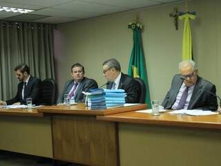 Da esquerda à direita, deputados Pedro Kemp (PT),
 Eduardo Rocha (PMDB), Paulo Corrêa (PR) e Flávio Kayatt. (Foto: Marina Pacheco).