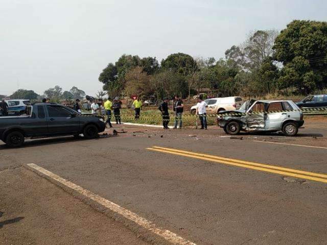 Colis&atilde;o entre Uno e Fiat Strada deixa homem morto em trevo na BR-376
