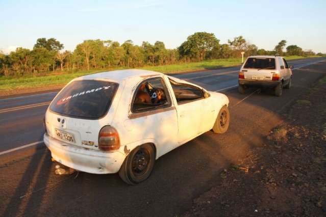 Em menos de uma hora, tr&ecirc;s carros capotam na estrada da Gameleira