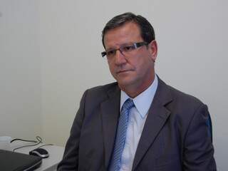O coordenador geral de perícias de Mato Grosso do Sul, Alberto Dias Terra afirma que as reformas não têm afetado os serviços (Foto: Simão Nogueira)