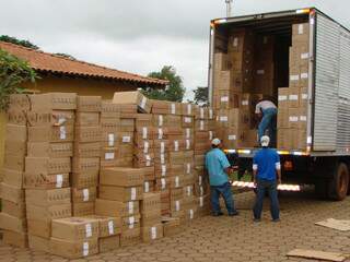 Caminhão carregava 932 caixas do produto. (Foto: Divulgação)