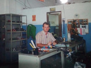 Registro de Giovani no escritório da Auto Molas em 2003. (Foto: Arquivo Pessoal)