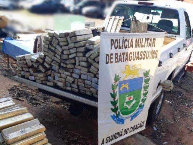 Homem &eacute; preso transportando 282 quilos de maconha na lataria de camionete 