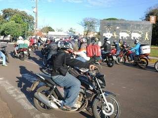 Motociclistas em frente ao Horto Florestal, saem em protesto, em apoio à greve dos caminhoneiros. (Foto: Paulo Francis)