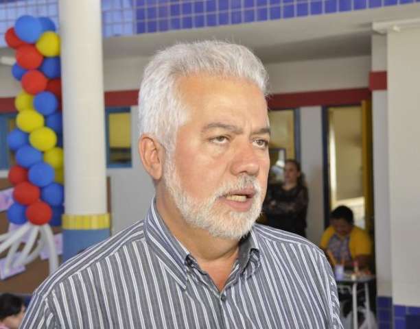 Olarte entrega Ceinf parado h&aacute; um ano e promete mais 31 at&eacute; o in&iacute;cio de 2015