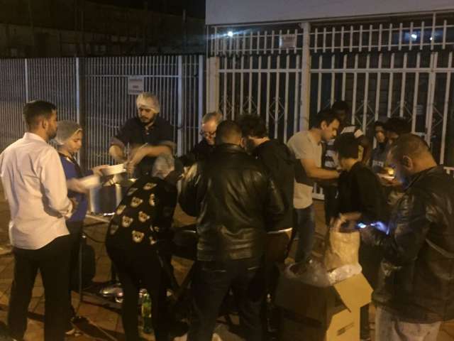Na noite mais fria do ano, moradores de rua receber&atilde;o sopa e agasalhos