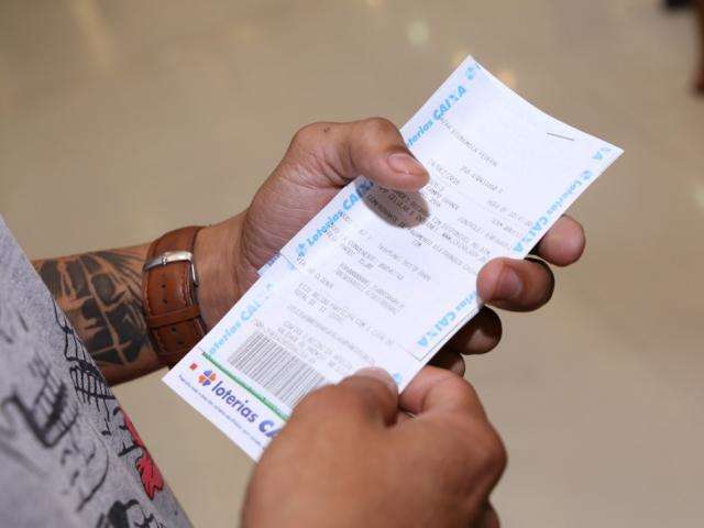 Pr&ecirc;mio da Mega pode render R$ 340 mil por m&ecirc;s para quem acertar as seis dezenas